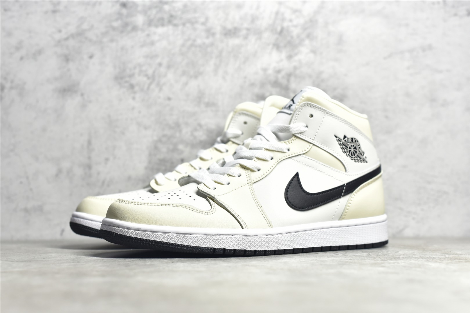 AirJordan1MidSHOES