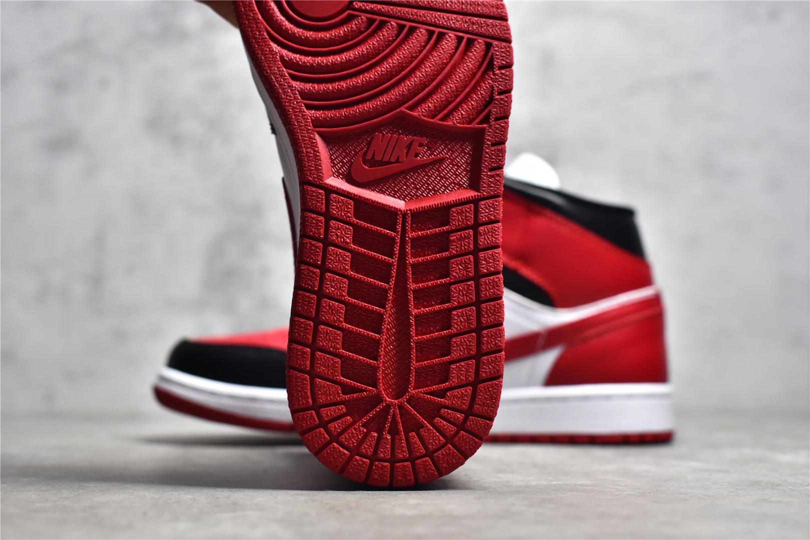 AirJordan1MidSHOES